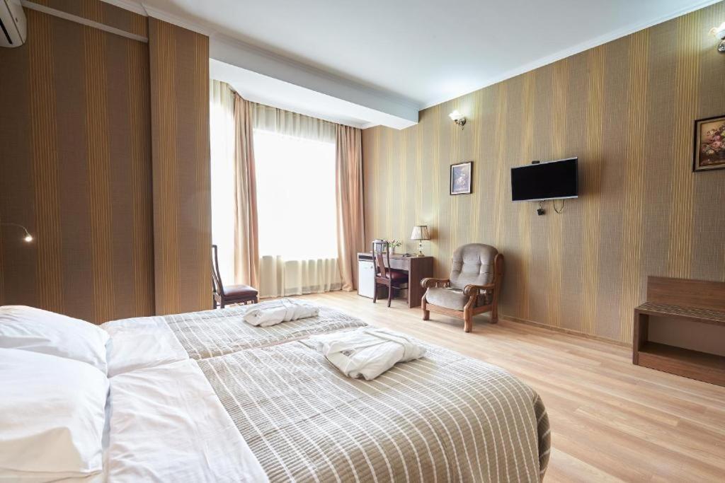 The Hilltop Skyline Hotel Tbilisi Exterior foto