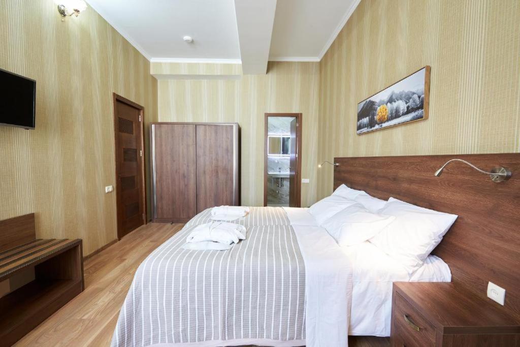 The Hilltop Skyline Hotel Tbilisi Exterior foto