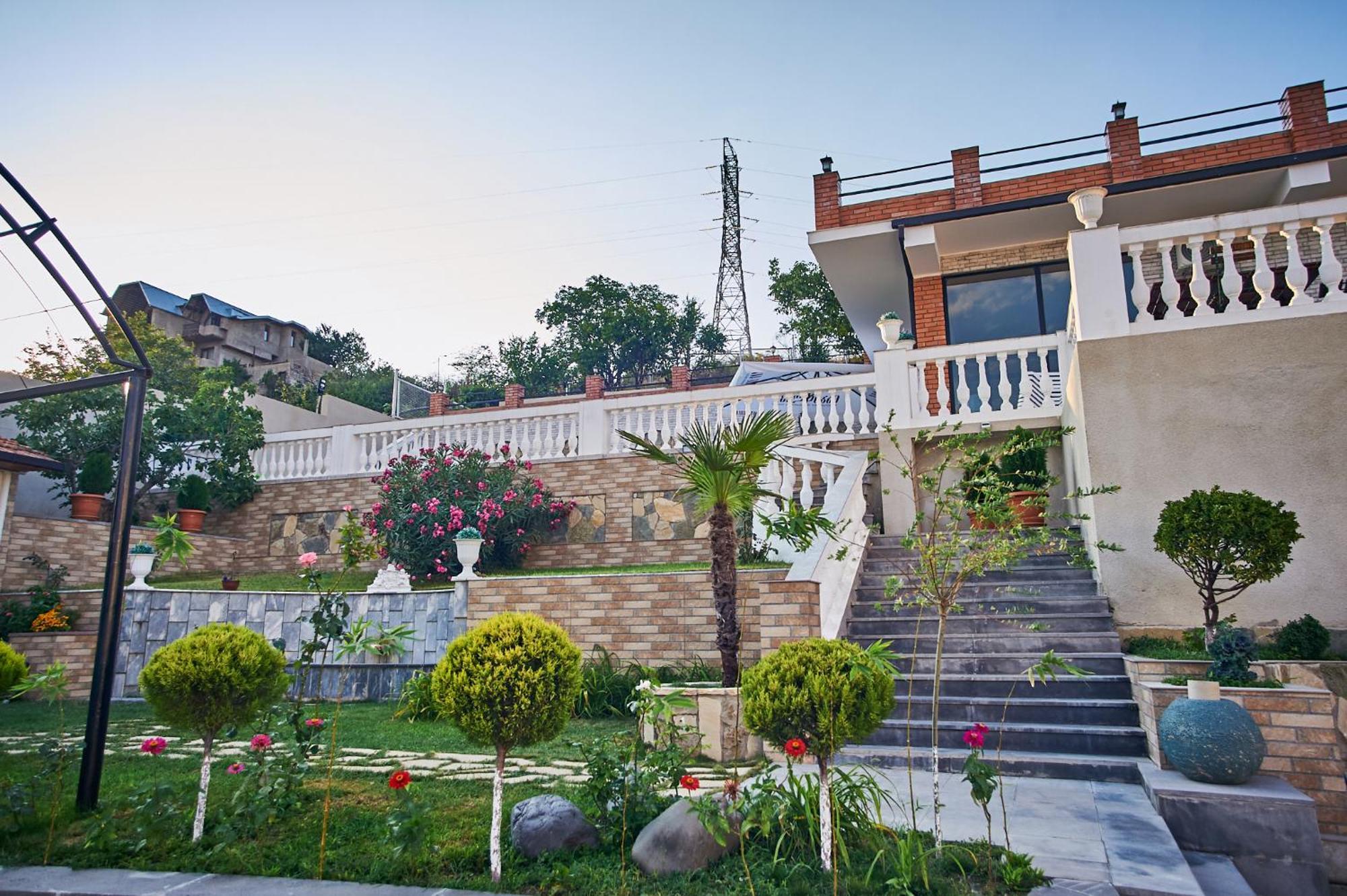 The Hilltop Skyline Hotel Tbilisi Exterior foto
